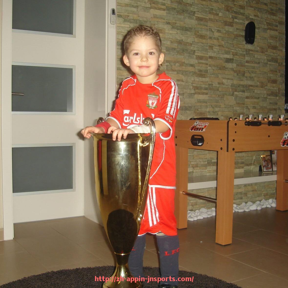 江南体育APP-世俱杯比赛封面设计创意赏析:视觉设计如何助力赛事传播