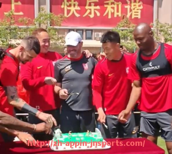 江南体育APP-世俱杯比赛中控室揭秘:幕后技术如何保障赛事进行